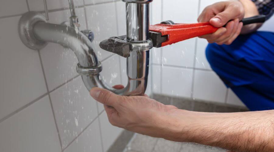 Expert burst pipe repair services in Indianola, IL
